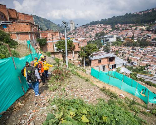 FotografoFoto Alcaldía de Medellín:9.700 habitantes del barrio Olaya Herrera, en Robledo, se benefician con obra de mitigación entregada por la Alcaldía de Medellín.